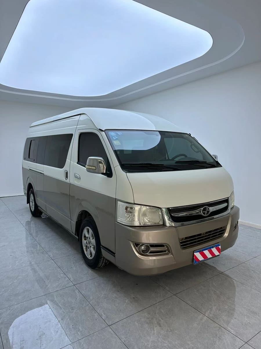 九座商务车车型实景